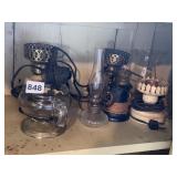 ASSORTMENT OF OIL LAMPS AND 2 SHADES