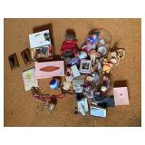 ASSORTED VINTAGE HOLIDAY & CHARACTER FIGURINES -