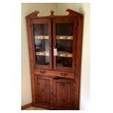 CORNER WOOD CABINET W/ 2 GLASS DOORS ON TOP AND 2
