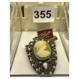 VTG COSTUME JEWELRY BROOCHES & PINS