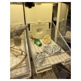 ASSORTED VTG COSTUME JEWELRY BROOCHES &