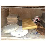 MIXED LOT - VINTAGE MAGAZINES, CERAMIC PLATES,