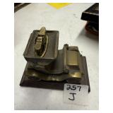 VINTAGE TABLE TOP CAR LIGHTER MADE IN JAPAN