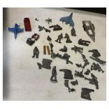 ASSORTED VINTAGE METAL TOYS, 38 LEAD SOLDIERS