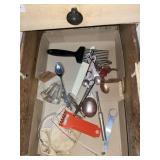 ASSORTED KITCHEN UTENSILS & GADGETS