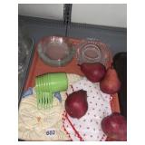 TUPPERWARE MEASURING CUPS & KITCHEN LOT