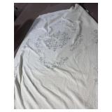 QUILTED BEDSPREAD W/ FLORAL PATTERN.