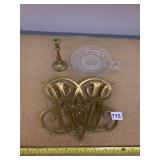 WILLIAMSBURG VIRGINIA HEAVY BRASS TRIVET, BRASS