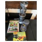 NUTRIBULLET NUTRIENT EXTRACTOR, W/ CUPS, LIDS,