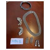 COSTUME JEWELRY ASSORTMENT, PANZER CHAIN NECKLACE