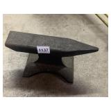 CAST IRON ANVIL, HORNED METALWORKING TOOL.