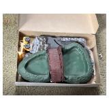 OPERATING TRACTOR LOADER PLAYSET, MOLDED TERRAIN