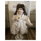 ASHTON-DRAKE GALLERIES CUTE AS A BUTTON PORCELAIN