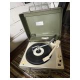 GENERAL ELECTRIC VINTAGE PORTABLE RECORD PLAYER,