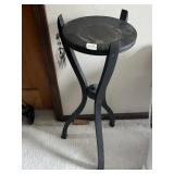 BLACK PAINTED WOOD SIDE TABLE, ROUND TOP, CURVED