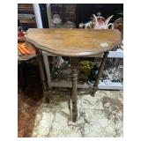 WOOD ACCENT TABLE, TURNED LEGS, SCALLOPED