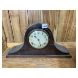 VTG WOODEN MANTEL CLOCK W/ PENDULUM.