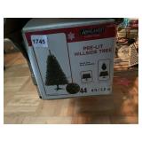 ASHLAND PRE-LIT HILLSIDE ARTIFICIAL CHRISTMAS