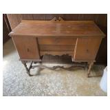 VINTAGE WOODEN SIDEBOARD 47X17X36.