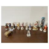 JAPANESE CERAMIC & GLASS FIGURINES.
