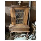 WOOD DISPLAY CABINET, DECORATIVE GLASS DOOR W/