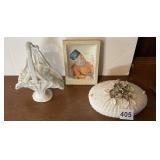 PORCELAIN FIGURAL PLAQUES & DECORATIVE VASES.