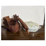 WOVEN WICKER SWAN BASKET, LIDDED