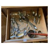 KITCHEN UTENSILS ASSORTMENT INCLUDING SPOONS,