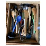 KITCHEN UTENSIL ASSORTMENT - WOODEN SPOONS,