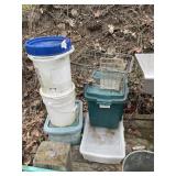 PLASTIC BUCKETS WITH LIDS, STORAGE TOTES, WIRE
