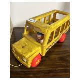FISHER-PRICE YELLOW SCHOOL BUS PULL TOY W/