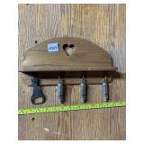 WOODEN KEY RACK W/ HEART CUTOUT, METAL HOOKS &