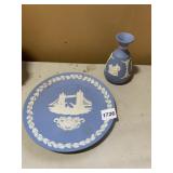 WEDGWOOD JASPERWARE - CHRISTMAS PLATE & VASE SET,