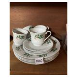HOLIDAY HOLLY & BERRY CHINA DINNERWARE SET - MADE