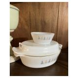 PYREX VINTAGE MILK GLASS STARBURST COVERED