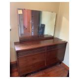 MID-CENTURY MODERN WALNUT DRESSER W/ MIRROR - 4