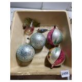 VTG GLASS CHRISTMAS ORNAMENTS.
