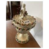 CERAMIC CHERUB FLORAL LIDDED VESSEL.