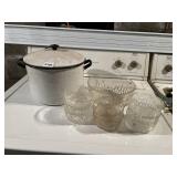 ENAMELWARE COVERED STOCKPOT W/ GLASS SALAD BOWL
