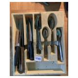 ASSORTED FLATWARE SET