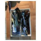 KITCHEN UTENSIL ASSORTMENT