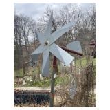 GARDEN WINDMILL METAL DECOR.