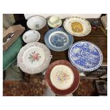 CURRIER & IVES / ROYAL CHINA ASSORTED DINNERWARE,
