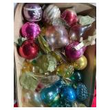 VTG GLASS CHRISTMAS ORNAMENTS.