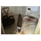 BRASS-TONE CONDIMENT SERVING SET ON TRAY, WOODEN