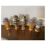 VTG JAPANESE CERAMIC SALT AND PEPPER SHAKERS.