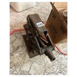 METAL SCISSOR JACK, SCREW LIFT MECHANISM.