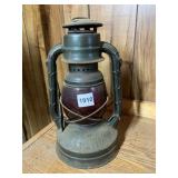 DIETZ WIZARD VINTAGE CAST IRON OIL LANTERN - RED