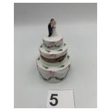 LA CIGARETTE LIMOGES PORCELAIN TRINKET BOX,