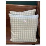 DAHLIA & GRACE HOUNDSTOOTH BOUCLE ACCENT PILLOWS.